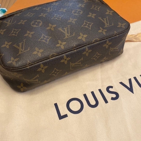 𝅺👜 Louis Vuitton Authentic French Trousse Toilette 28 🎉 Host Pick 7/22 🎉 - Picture 1 of 7